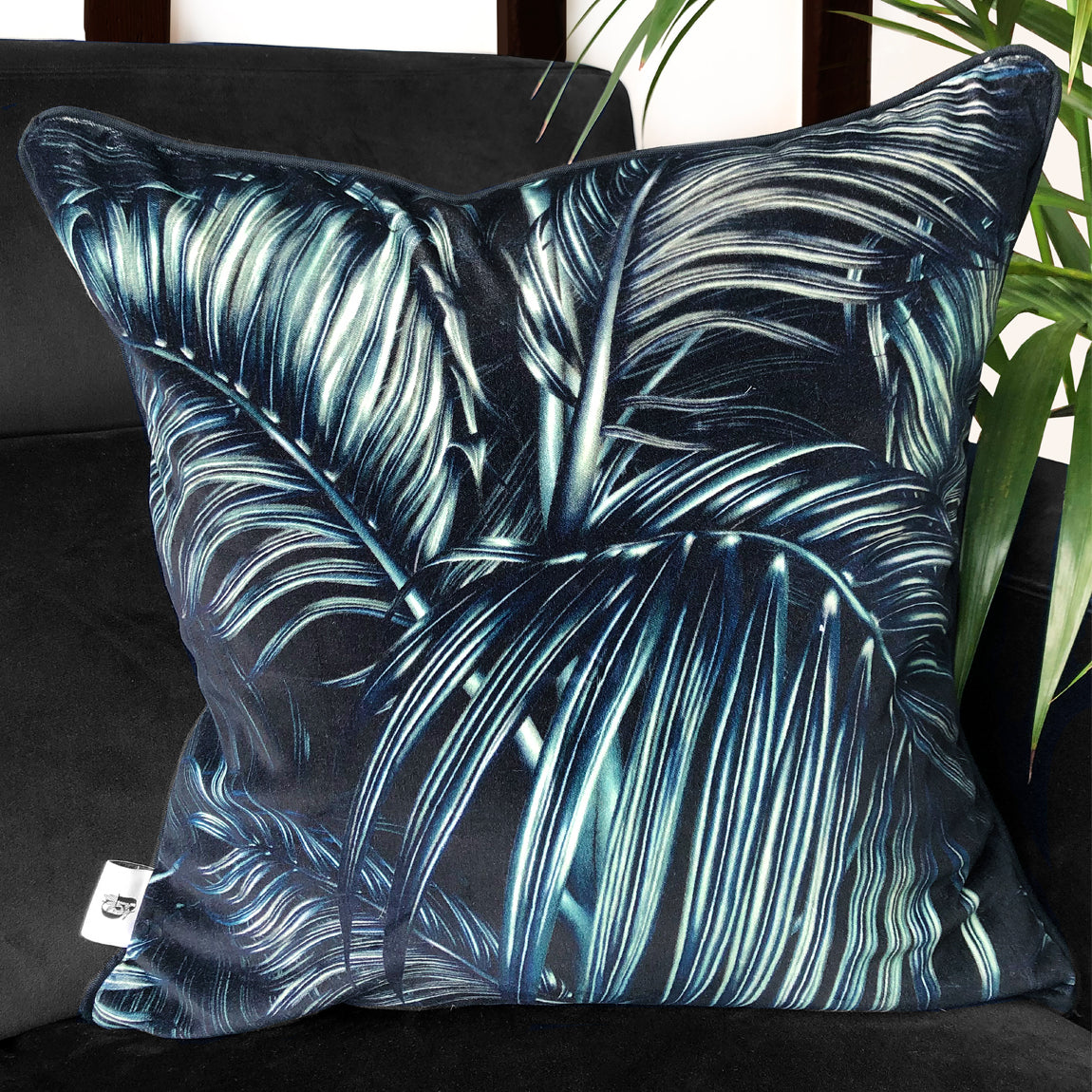 Charlotte Jade creates bespoke luxury cushion range in collaboration with Fenwick. Inspired by the beauty in nature, this gorgeous collection is available at Fenwick